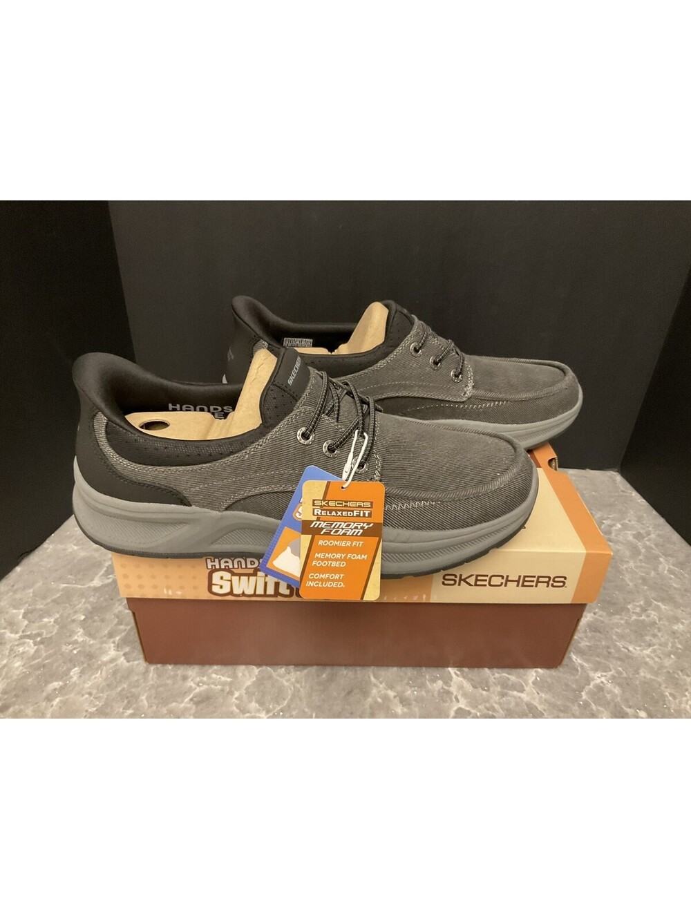 New! Mens Skechers Canvas Swift Fit Hands Free Slip Ins Shoes. Size 12. Nice!